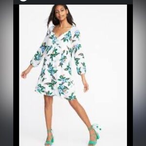 •OLD NAVY•WHITE FLORAL TROPICAL GUAZE KEYHOLE TIE FRONT CHEST DRESS SIZE M EUC